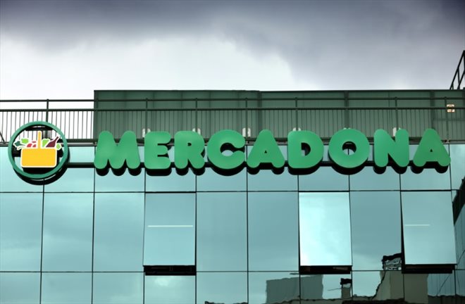 Le logo du supermarché Mercadona à Madrid, en Espagne, le 25 mai 2023