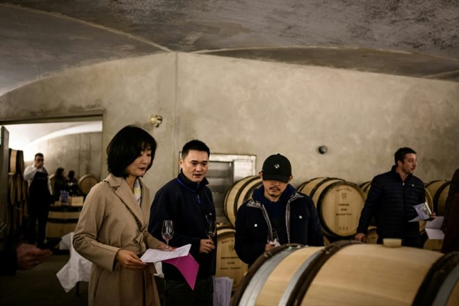 Vente des vins des Hospices de Beaune, les plus anciennes enchères caritatives au monde, dimanche 20 novembre 2022, sous des anticipations de nouveaux records