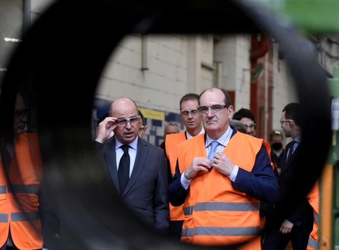 Le Premier ministre Jean Castex lors d'une visite à l'usine Goodyear à Amiens, le 17 mars 2022