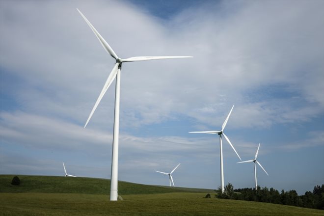 Des éoliennes près de Salles-Curan, dans l'Aveyron, le 1er juin 2023