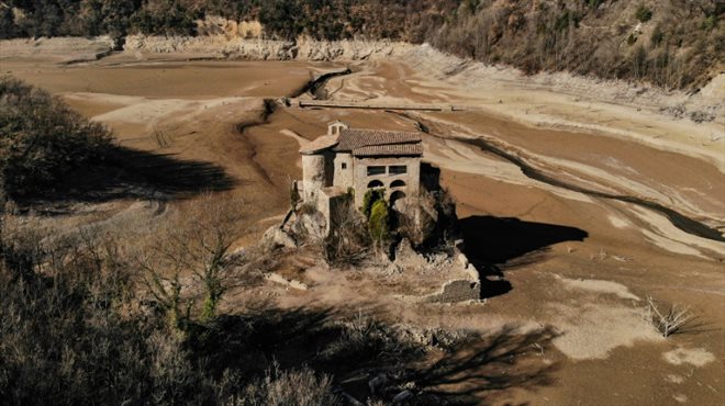 Le monastère de San Salvador de la Vedella est accessible à pied alors qu'il était acessible en bateau uniquement auparavant, le 10 février 2022 à Cercs, en Espagne
