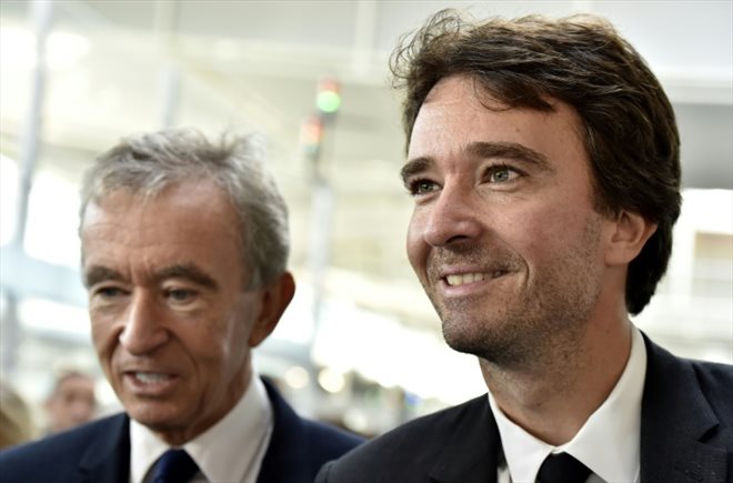 Le fils aîné du milliardaire français Bernard Arnault (à gauche), Antoine Arnault (à droite), a été nommé directeur général de la holding Christian Dior SE, qui contrôle le numéro un mondial du luxe LVMH