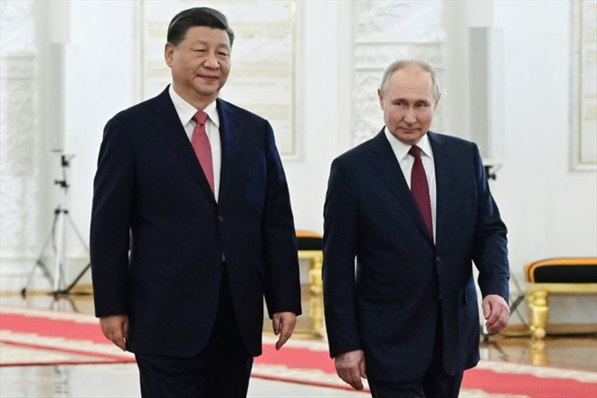 Les présidents chinois Xi Jinping et russe Vladimir Poutine au Kremlin, à Moscou, le 21 mars 2023