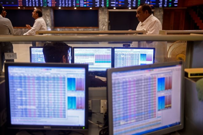 Le taux d'emprunt français à dix ans continuait de grimper mardi en début d'après-midi, si bien que l'écart avec le taux allemand à même échéance atteignait un record depuis 2020