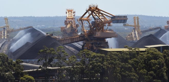Des stocks de charbon au port de Newcastle en novembre 2015 en Nouvelle-Galles du Sud, en Australie