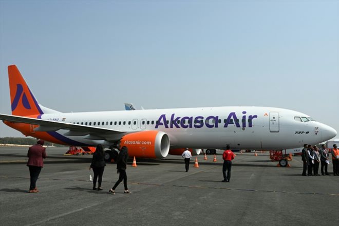 Un avion de la compagnie Akasa Air sur le tarmac de l'aéroport d'Hyderabad, le 18 janvier 2024 en Inde