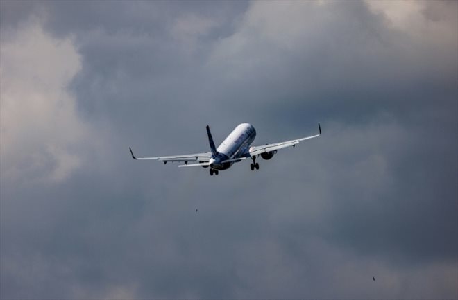 Les eurodéputés ont adopté leur feuille de route pour réduire les émissions carbone du transport aérien en imposant un taux minimum de carburants verts