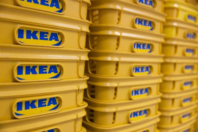 Des paniers de courses dans un magasin Ikea à Paris. Photo prise le 11 mai 2023