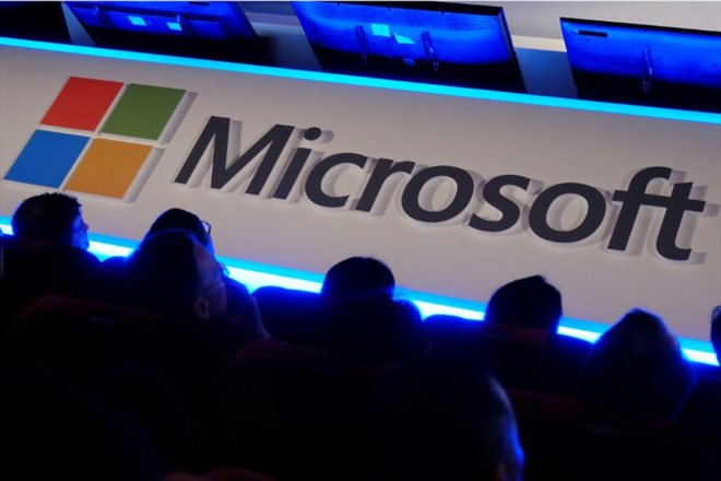 Microsoft, qui publie ses résultats trimestriels jeudi, a annoncé près de 10 milliards de dollars d'investissements dans l'intelligence artificielle (IA) à l'étranger ces derniers mois