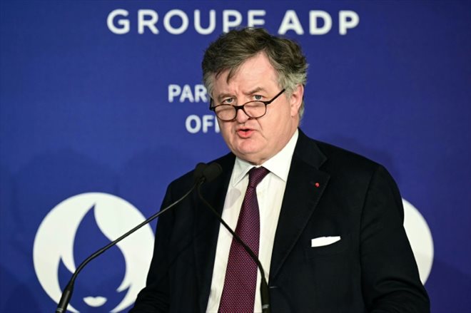 Le PDG du groupe ADP, Augustin de Romanet, le 23 avril 2024 à l'aéroport de Roissy, au nord de Paris