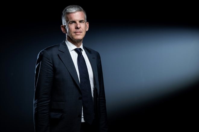 Nicolas Ferrand pose pour l'AFP le 27 novembre 2023 à Paris. A 51 ans, l'ingénieur diplômé de Polytechnique et du MIT de Boston dirige la société chargé de livrer les ouvrages construits pour les Jeux de Paris-2024