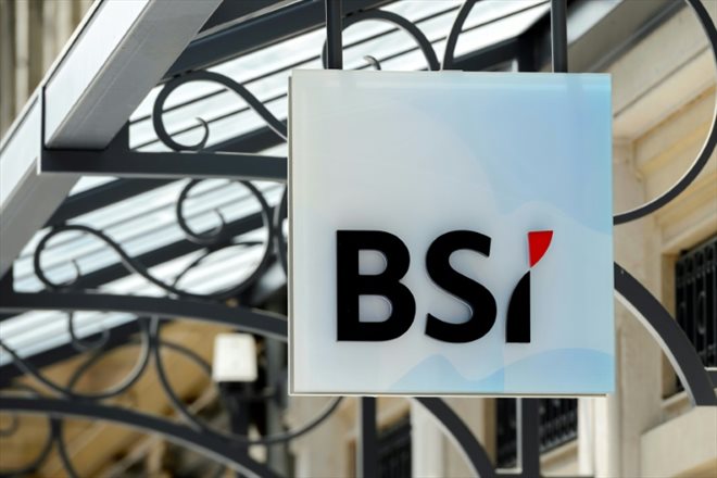 Le logo de la banque BSI devant une succursale à Genève, le 24 mai 2016