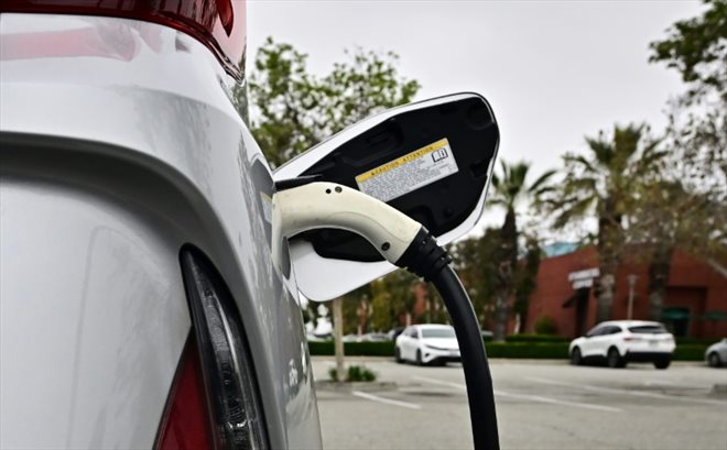 Un véhicule électrique à Alhambra, en Californie, l 12 avril 2023