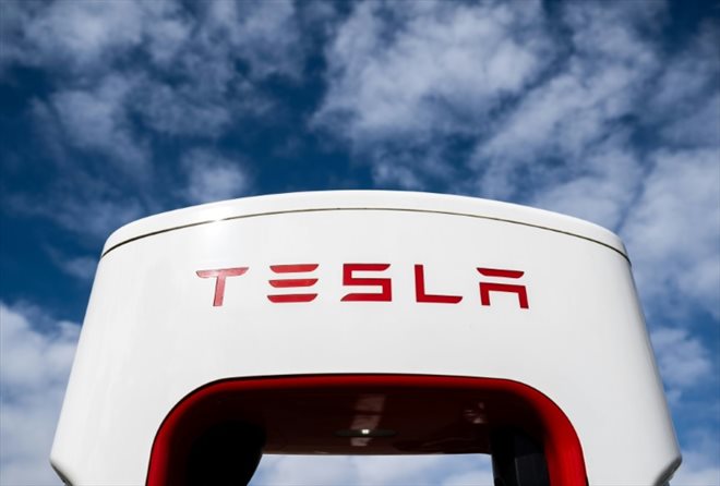 Une borne de recharge Tesla, le 13 février 2023 à Falls Church, dans l'Etat américain de Virginie