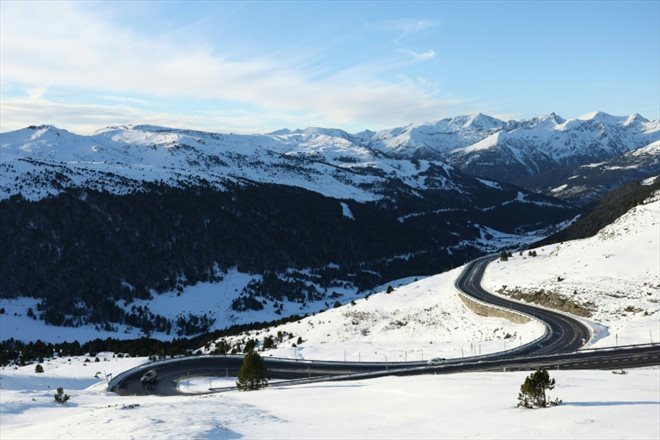 Les Pyrénées enneigées à Encamp, en Andorre, le 30 novembre 2022
