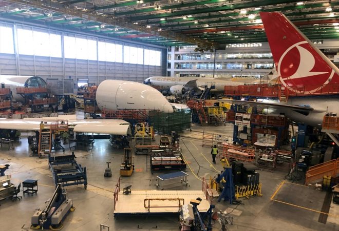 Au début de la ligne d'assemblage du 787 Dreamliner dans l'usine de Boeing à North Charleston, en Caroline du Nord, les gros éléments sont encore détachés