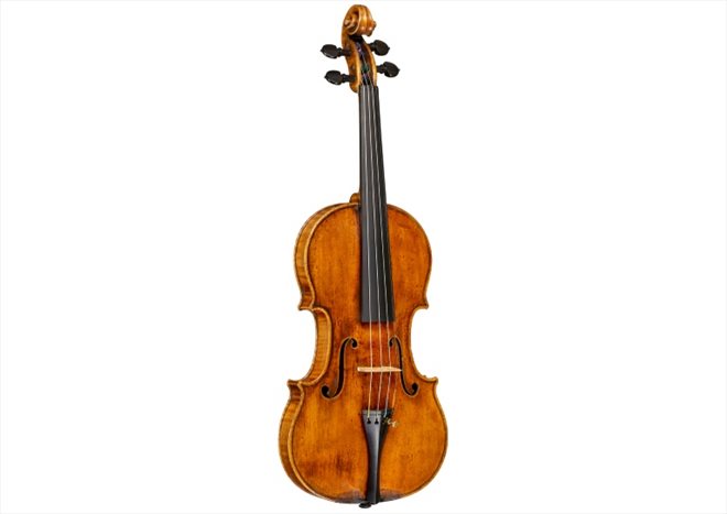 Cette photo mise à disposition par la société Tarisio montre un violon Stradivarius vendu pour 15,3 millions de dollars jeudi aux enchères