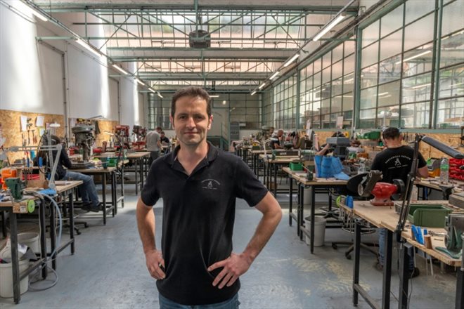 Yann Delarboulas, co-gérant de la coutellerie Fontenille Pataud, le 12 mai 2022 à Thiers