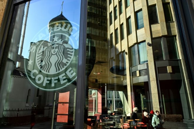 Un établissement Starbucks à Moscou, le 10 mars 2022