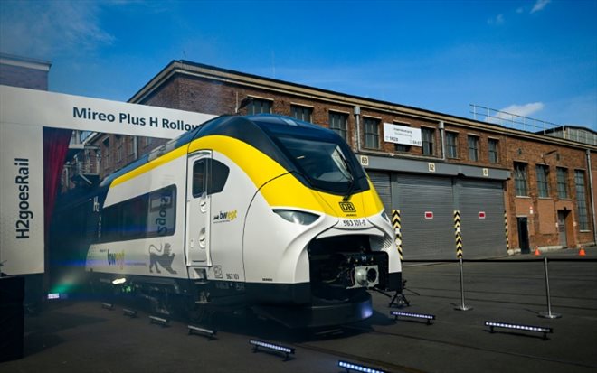 Le train à hydrogène Mireo Plus H, développé par Siemens et Deutsche Banh, présenté à Krefeld, le 5 mai 2022 en Allemagne