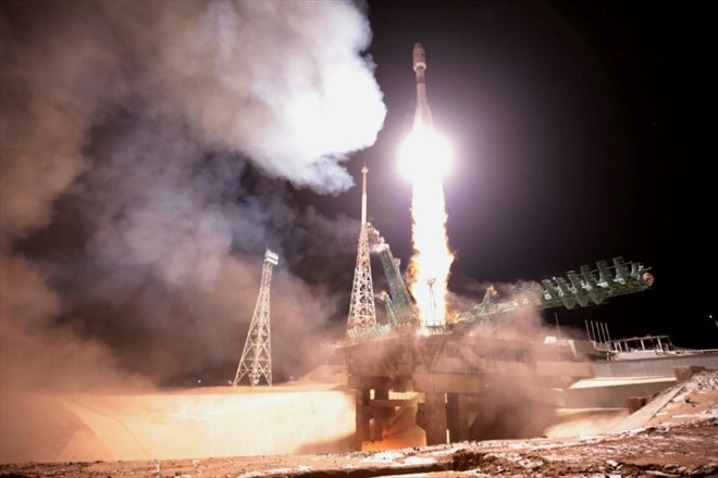 Décollage d'une fusée Soyouz transportant des satellites de l'entreprise britannique OneWeb depuis le cosmodrome de Baïkonour, le 27 décembre 2021 au Kazakhstan