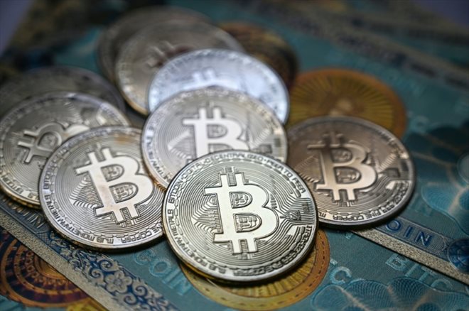 Le Bitcoin a atteint lundi un nouveau record, dépassant la barre des 71.000 dollars