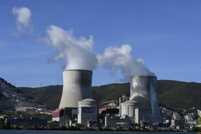 EDF a réclamé une indemnité de 8,34 milliards d'euros auprès de l'Etat à la suite de la décision du gouvernement d'attribuer des volumes d'électricité nucléaire bon marché supplémentaires à ses concurrents