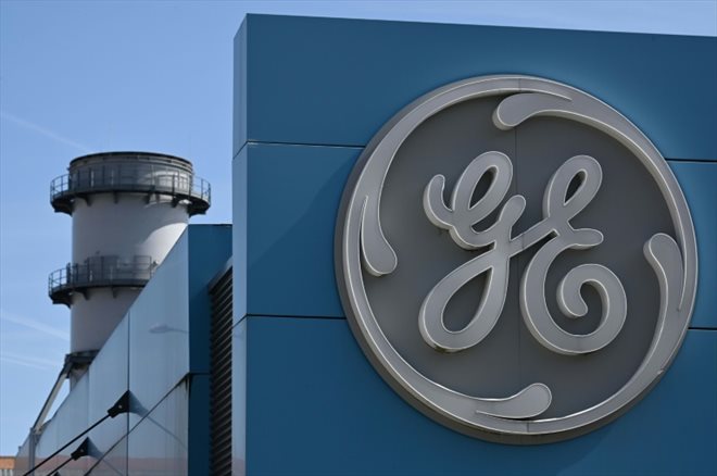 Le logo de General Electric (GE) à Belfort, le 29 mars 2021