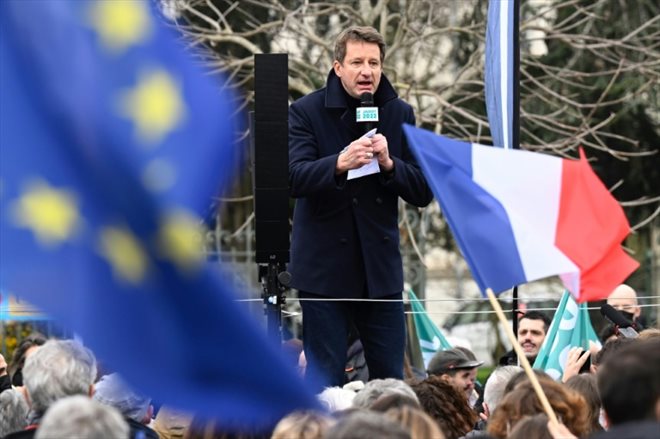 Le candidat écologiste à la présidentielle Yannick Jadot lors d'un meeting à Rennes, le 8 février 2022