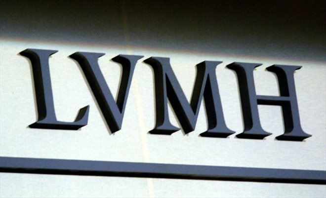 La capitalisation boursière du numéro un mondial du luxe LVMH a dépassé le seuil des 400 milliards d'euros, une première pour une entreprise européenne mais qui ne fait toujours pas le poids face aux géants américains