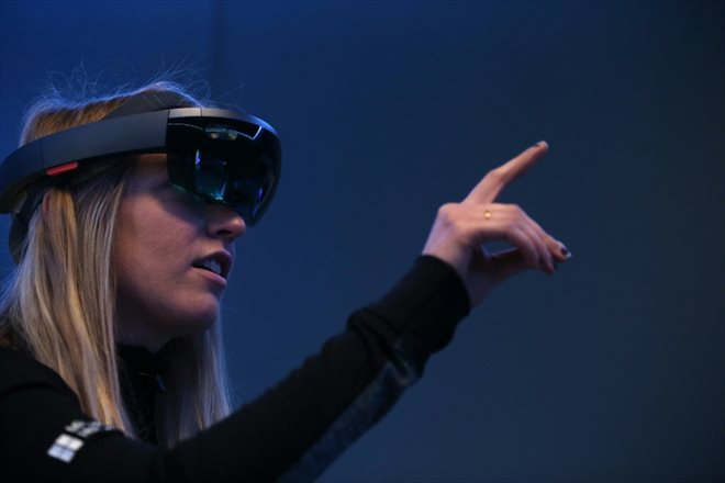 Les lunettes HoloLens de Microsoft sont utilisées notamment par des entreprises et dans l'armée pour des formations