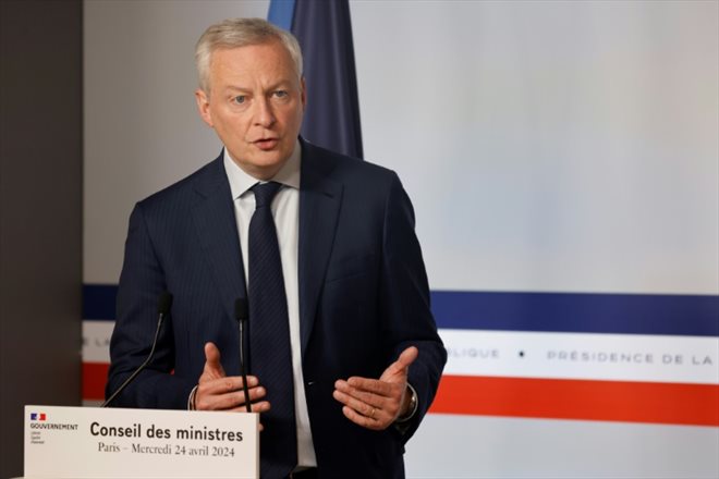 Le ministre de l'Economie Bruno Le Maire lors d'une conférence de presse à l'issue du Conseil des ministres à l'Elysée, le 24 avril 2024 à Paris