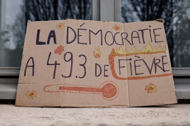 Pancarte lors d'une manifestation contre la réforme des retraites à Lille le 17 mars 2023 