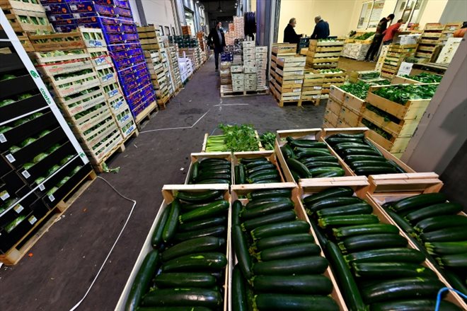 Cette douceur est à double tranchant. Elle peut avoir quelques avantages, en prolongeant la croissance des produits de plein champ comme les haricots ou les courgettes...