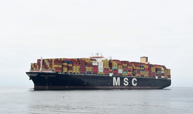 Le porte-conteneurs Daniela de la Mediterranean Shipping Company (MSC), au large du port de Los Angeles, à San Pedro, en Californie, le 6 octobre 2021 