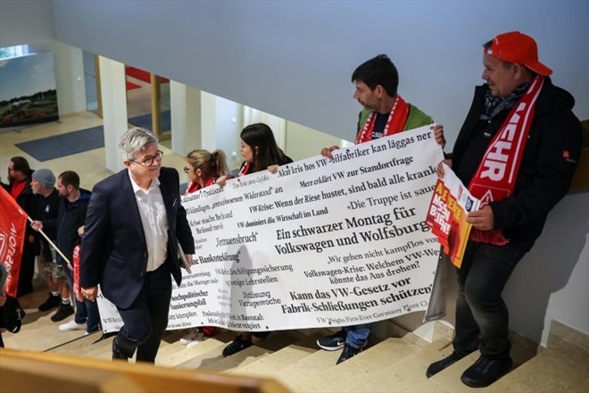 Le chef du personnel de la marque VW, Arne Meiswinkel, qui dirige les négociations pour le groupe Volkswagen, à Hanovre le 25 septembre 2024