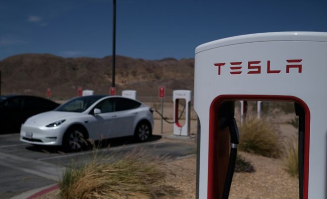 Le constructeur américain de voitures électriques Tesla a engagé le rappel aux États-Unis de quelque deux millions de véhicules pour un risque accru de collision lié à l'Autopilot