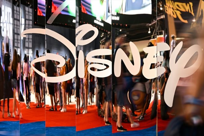 Disney+ a perdu des abonnés pour la première fois de son histoire, mais le patron de Disney Bob Iger a rassuré le marché en annonçant une réduction des dépenses et le licenciement de 7.000 personnes