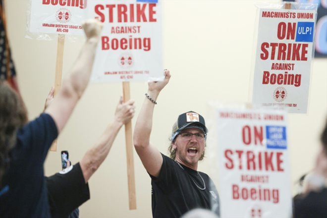 Des membres du syndicat international des machinistes (IAM), le 12 septembre 2024 à Seattle (nord-ouest)