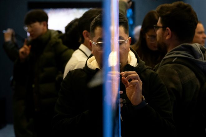 L'écran transparent OLED de Samsung exposé au salon de la technologie Consumer Electronics Show à Las Vegas, aux Etats-Unis, le 7 janvier 2024
