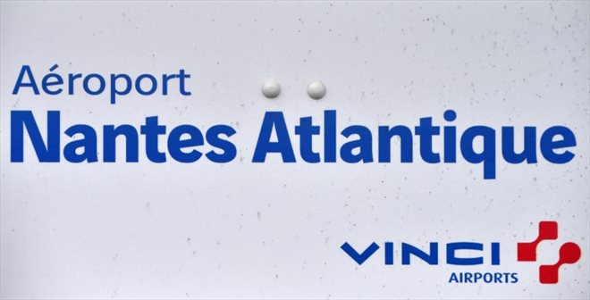 Le logo de Vinci à l'aéroport Nantes-Atlantique, à Bouguenais, le 25 juin 2016