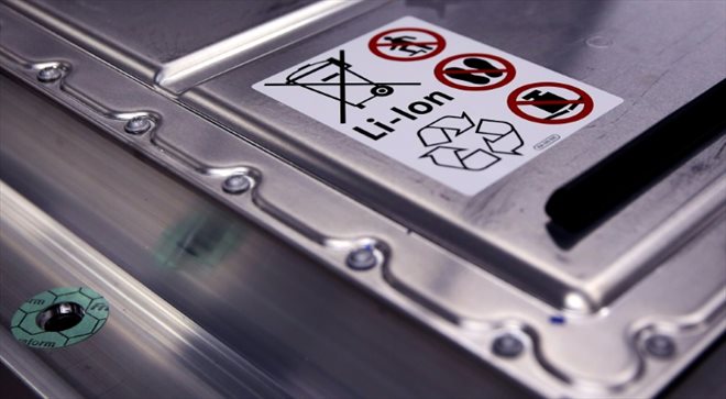 Batterie lithium-ion rechargeable pour la voiture électrique Volkswagen ID.3 représentée à l'usine automobile Volkswagen de Zwickau, dans l'est de l'Allemagne, le 25 février 2020