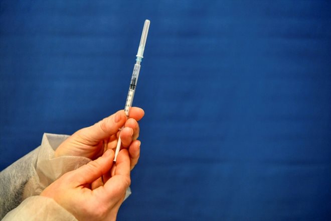 Sanofi, qui avait tenté de développer un vaccin anti-Covid utilisant la technologie de l'ARN messager, y avait finalement renoncé