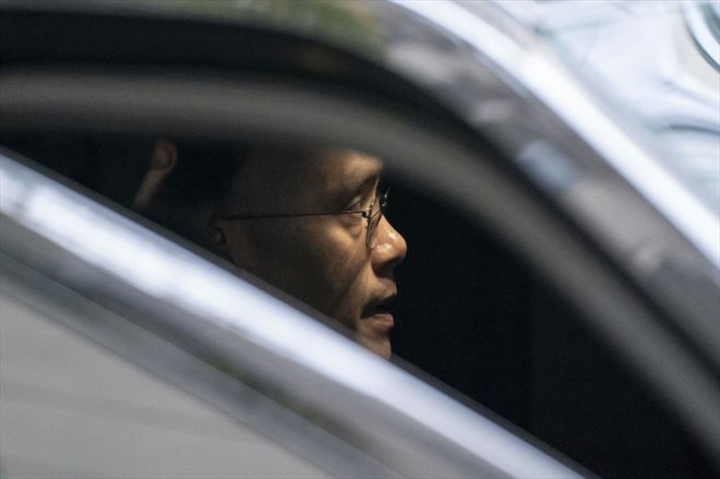 L'ancien patron de Binance Changpeng Zhao quittant le tribunal de Seattle, aux Etats-Unis, le 21 novembre 2023