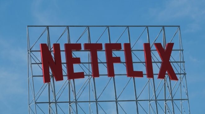 Le logo Netflix sur son immeuble à Hollywood le 2 mars 2022 