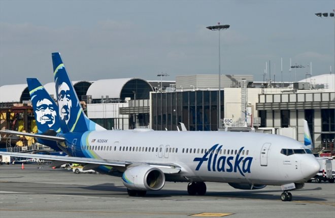 Un appareil d'Alaska Airlines à Los Angeles, en janvier 2023