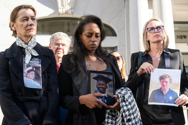 Des proches de victimes du crash du Boeing 737 MAX de la compagnie Ethiopian Airlines, à Washington le 24 avril 2024