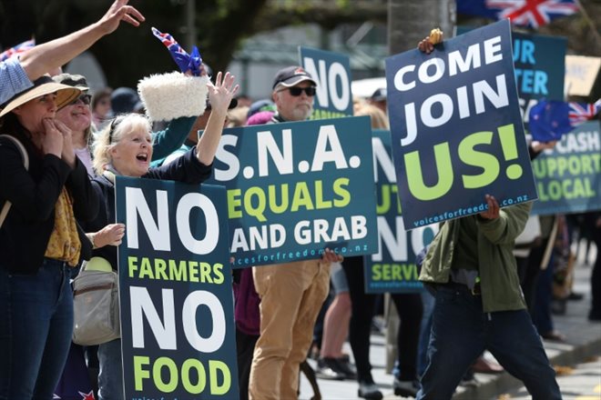 Des manifestants opposés à la taxation des pets du bétail, à Wellington, le 20 octobre 2022