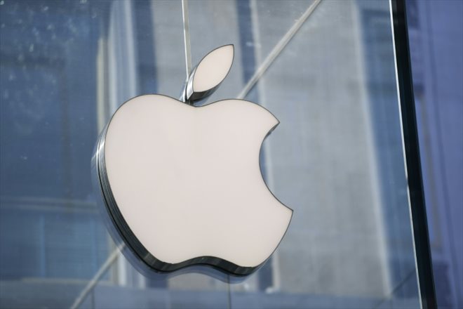 Meta, la maison mère de Facebook et rival d'Apple, aurait discuté avec le fabricant d'iPhone pour lui fournir son système d'intelligence artificielle générative