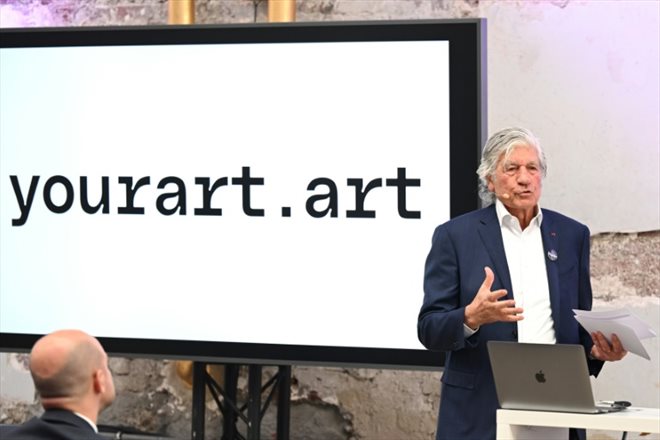 Le patron de Publicis Groupe Maurice Levy, lors de la conférence de presse de lancement la plateforme numérique YourArt, au Palais de Tokyo à Paris, le 15 mai 2023